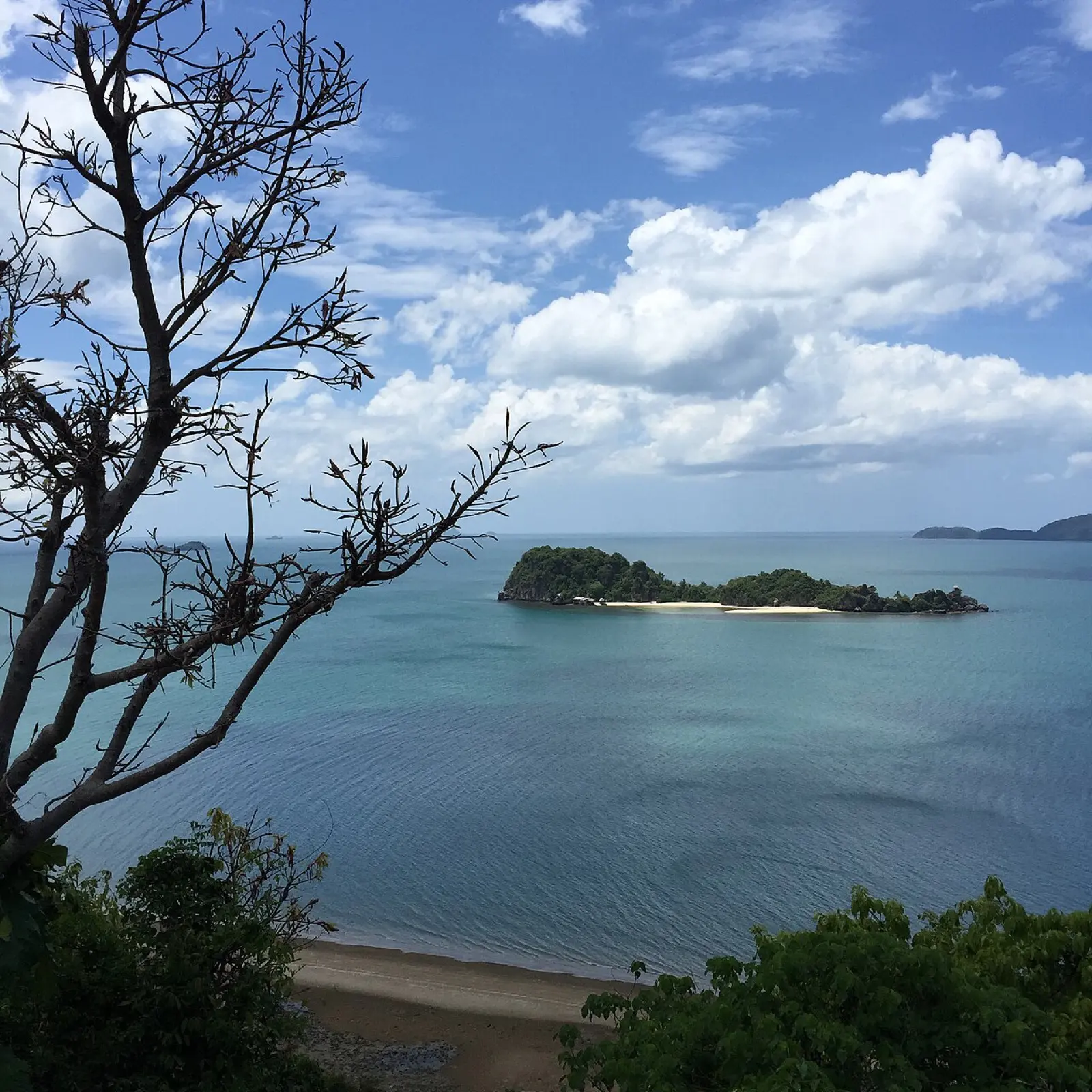 ชายหาดฝั่งเมืองชุมพร