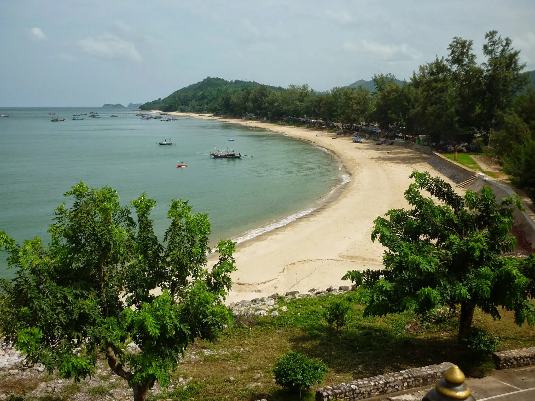 ชายหาดฝั่งเมืองชุมพร